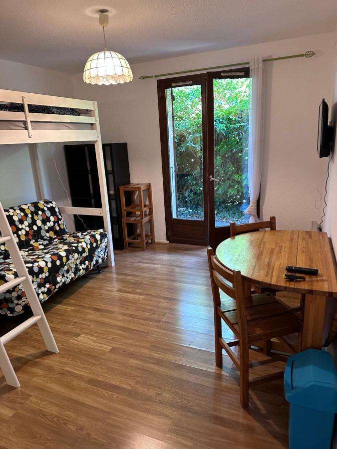 Studios Corenc Luaran gambar