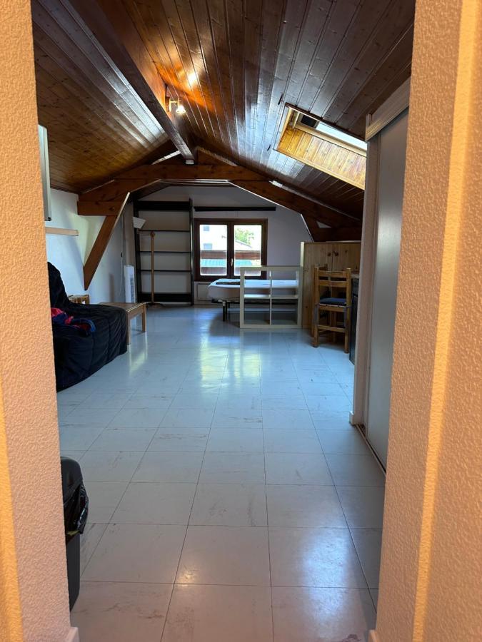 Studios Corenc Luaran gambar