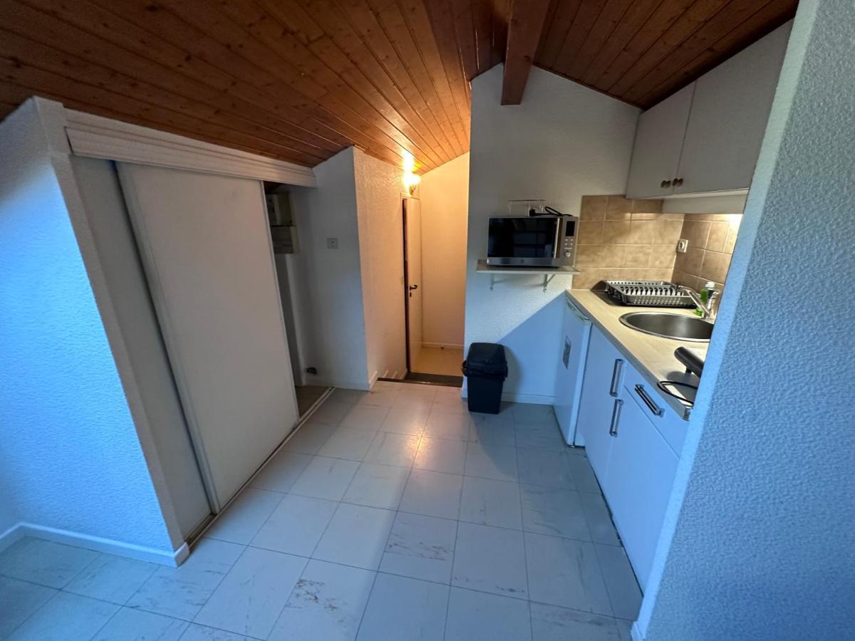Studios Corenc Luaran gambar