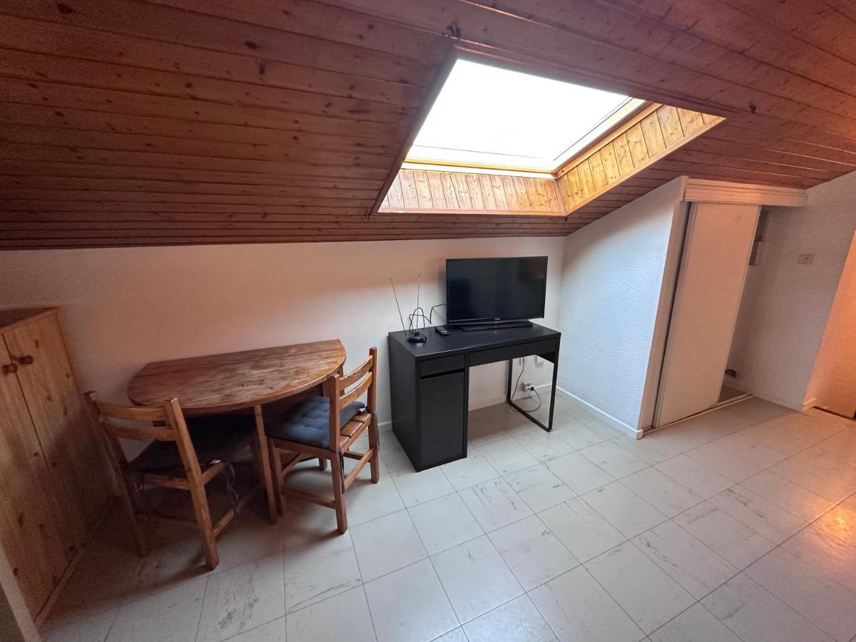 Studios Corenc Luaran gambar